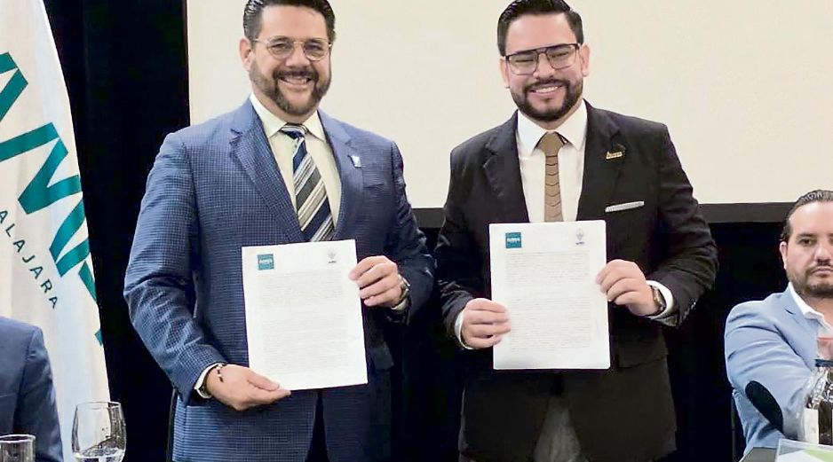 Armando Mora Zamarripa, presidente de la Asociación Mexicana de la Industria de la Construcción, delegación Jalisco y Jahaziel Castañeda González, presidente de Asociación Mexicana de Profesionales Inmobiliarios Guadalajara. ESPECIAL