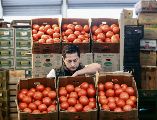El jitomate fue uno de los productos agropecuarios que ayudó a contener la inflación en mayo. AFP