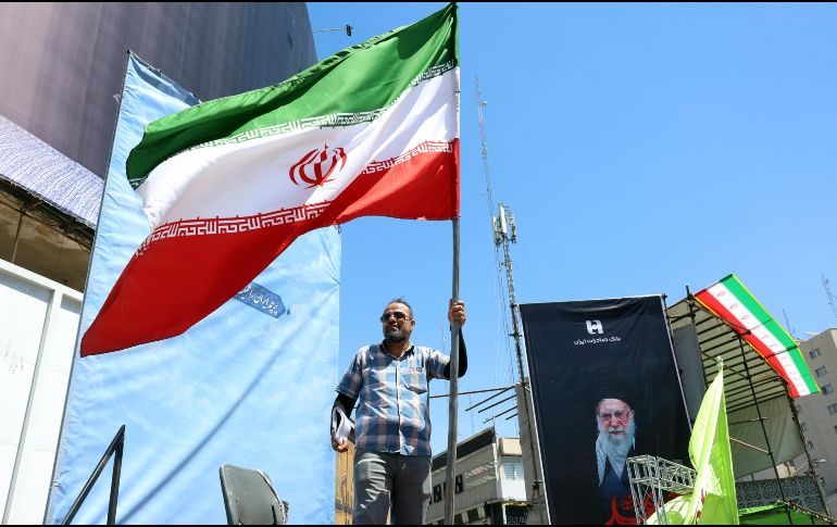 El estrecho de Ormuz, por donde antes de la guerra transitaba el 20 % del petróleo mundial, permanece cerrado por Irán desde el inicio del conflicto el 28 de febrero, a lo que EU. EFE/ABEDIN TAHERKENAREH