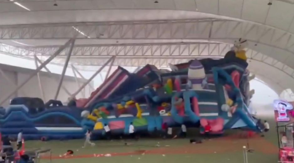 Al menos diez menores resultaron con lesiones leves tras el accidente en el inflable. CAPTURA DE PANTALLA/X/@MarthaIBerraA
