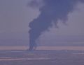 Captura de video tomado de la página oficial de ALERTCalifornia que muestra una columna de humo que dejó el accidente de un bombardero este lunes. EFE/UC San Diego-ALERTCalifornia