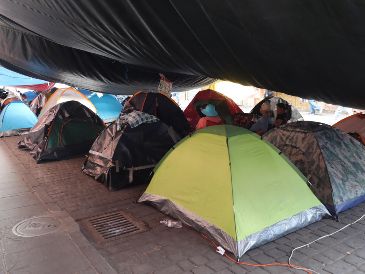 A pesar del desgaste reportado en el campamento principal, los líderes magisteriales han dejado clara su postura de no ceder ante la falta de diálogo. EFE/M. Guzmán