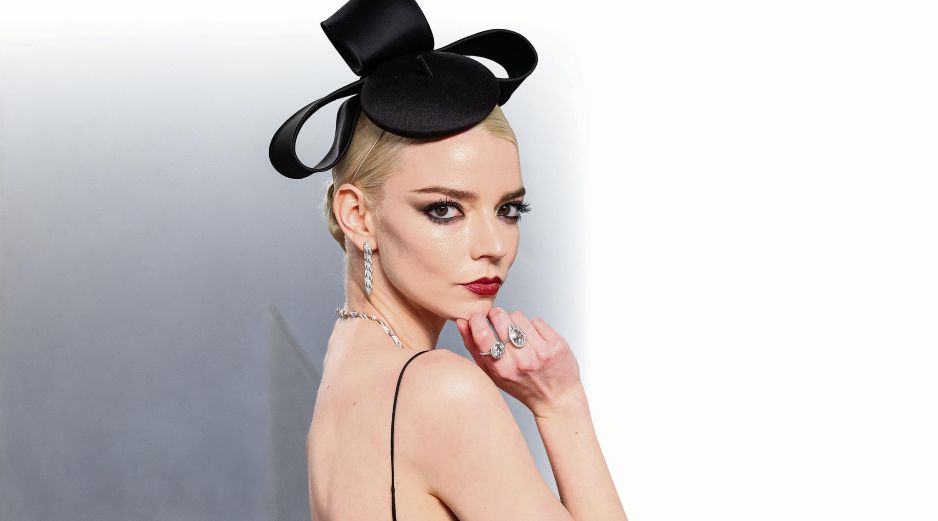 La actriz luce un modelo diseñado por Dior; asistió a la fiesta de los Oscar de Vanity Fair 2026. AFP