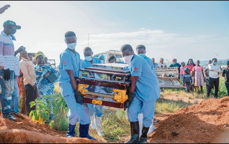 Autoridades sanitarias han endurecido las normas para la convivencia e incluso los entierros en el Congo para evitar en la medida de lo posible el avance del virus. AFP