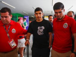 Alrededor de las cuatro de la tarde, el tapatío cruzó las puertas de llegadas del aeropuerto, donde fue recibido por personal del club. EL INFORMADOR/ J. ACOSTA.