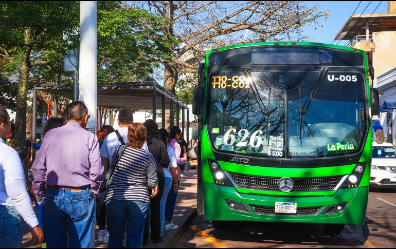 Algunas rutas de transporte público cambiarán sus recorridos hoy de forma momentánea, principalmente en avenida Vallarta y la Glorieta de la Minerva. EL INFORMADOR/J. Acosta