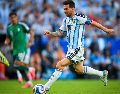 Pese a la gravedad de la plancha de Lionel Messi, el árbitro Szymon Marciniak solo señaló la infracción y el VAR decidió no intervenir. IMAGO7 / A. Hancok