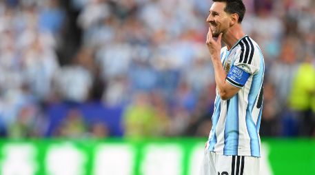 LIONEL MESSI. El árbitro polaco Szymon Marciniak decidió no mostrarle la tarjeta roja, y el VAR brilló por su ausencia. IMAGO7 / A. Hancock