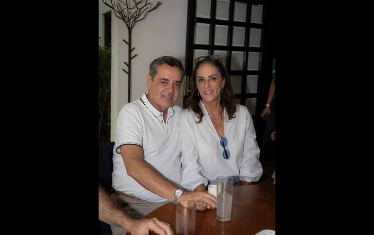 Rogelio Barrios y Ana Cecilia Fernández. GENTE BIEN JALISCO / T. Martínez