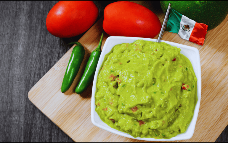 En sus inicios prehispánicos, la receta del guacamole era extremadamente sencilla y directa. ESPECIAL / CANVA