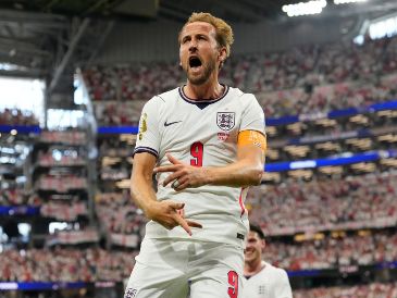 El capitán de los Tres Leones, Kane, firmó una tarde redonda marcando un doblete con el que llegó a diez tantos en la historia de los Mundiales. AP/ T. Gutierrez.