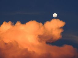 Todos piensan que la Luna de Fresa es rosa, pero en realidad su nombre se debe a otro motivo. ESPECIAL/PIXABAY