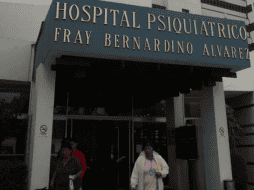Las organizaciones señalaron que, desde el pasado 10 de junio, personal médico y sanitario ha reportado públicamente la escasez de alimentos. SUN