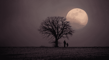 La Luna de Fresa es un recordatorio de cómo la observación del cielo ha acompañado a la humanidad durante miles de años. CANVA