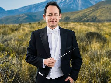 El maestro peruano Fernando Valcárcel, dirigirá a la Orquesta Filarmónica de Jalisco. CORTESÍA