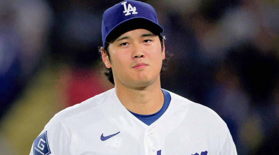 Shohei Ohtani permitió cuatro carreras en una difícil quinta entrada, pero terminó celebrando la victoria gracias a la reacción de sus compañeros. AFP