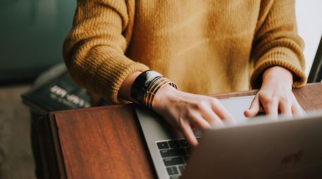 El 18 de junio no está catalogado como un día de descanso obligatorio a nivel federal, por lo que las actividades comerciales y corporativas en el sector privado deben continuar con total normalidad en todo el país. Unsplash