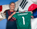 Sheinbaum mostró un espíritu mundialista y aprovechó los primeros minutos frente a los micrófonos para enviar sus mejores deseos a los jugadores de la Selección Mexicana. ESPECIAL/Presidencia de México/Canva
