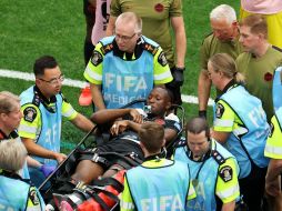 ismael Kone sufre fractura en pleno juego. AFP/ E. CHINN.