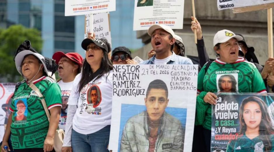 Como parte de su acción, las madres y familias buscadoras repartieron folletos y destacaron su labor a través de un megáfono. SUN/ARCHIVO
