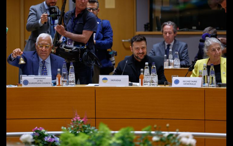 En la reunión, los líderes de la UE lograron cerrar un texto unánime en el que reafirmaron el apoyo de bloque a Ucrania. EFE/G. Vanden