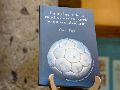 “En un lugar de la cancha de cuyo barrio no quiero olvidarme” de Óscar Tagle es el primer libro coeditado en Cultura Guadalajara. CORTESÍA