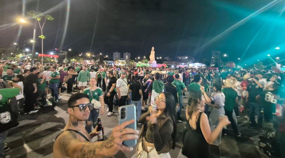 Tras el partido, los festejos se llevaron hasta la Glorieta Minerva. EL INFORMADOR