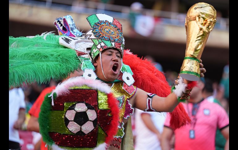 La Selección Mexicana rompió una sequía de 24 años al hilar dos victorias mundialistas, asegurando el liderato de grupo y su permanencia en el Estadio Ciudad de México. XINHUA / L. Muzi