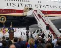 El presidente de Estados Unidos, Donald Trump, habla tras recorrer el nuevo avión presidencial Air Force One en la Base Conjunta Andrews, en Maryland. AP/M. Balce