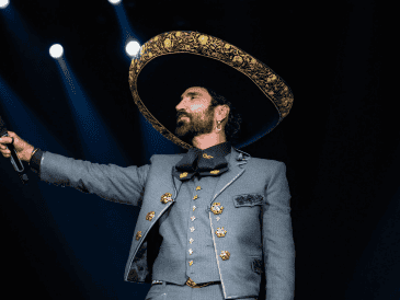 El cantante jalisciense ofrecerá un espectáculo masivo que reunirá a miles de personas en el corazón de la ciudad, en medio de las actividades culturales organizadas durante el Mundial 2026. FACEBOOK  / ALEJANDRO