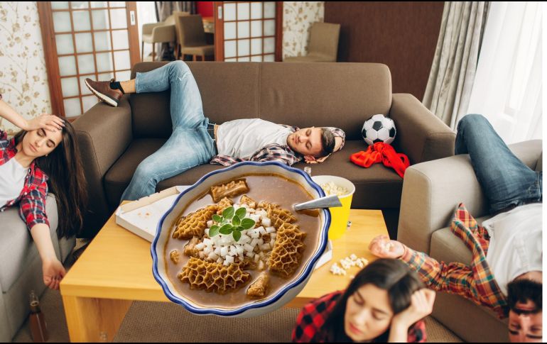 El menudo es uno de los platillos favoritos para quienes buscan recuperarse después de una noche de festejos por el futbol. ESPECIAL / CANVA