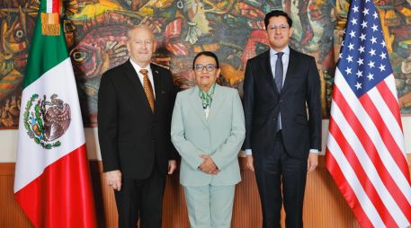 Rosa Icela Rodríguez, Roberto Velasco y el embajador Ronald Johnson durante el encuentro bilateral. X/ @SRE_mx