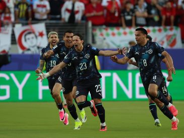 Matías Galarza celebra el gol de la victoria. EFE/M. Gutiérrez