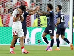 Can Uzun se lamenta del gol de Paraguay, que terminó por sepultar las aspiraciones turcas. EFE/B. Fanjoy