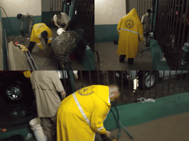 &nbsp;Elementos de Protección Civil Jalisco atienden inundación en vivienda con una bomba. ESPECIAL / Protección Civil Jalisco