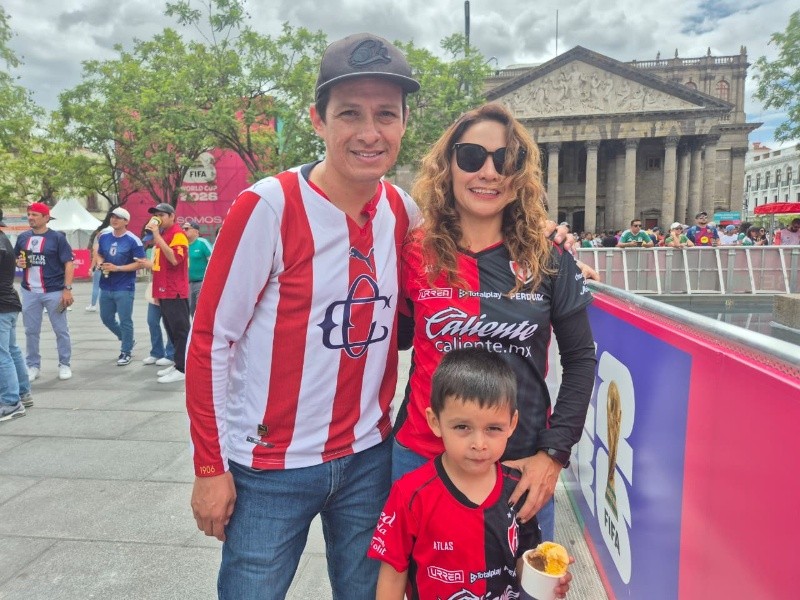 &nbsp;Mario y Elena, junto con su hijo Jafet. EL INFORMADOR/ O. González
