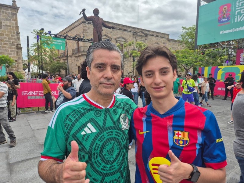 Juan Pablo acudió con su papá, Raúl. EL INFORMADOR/ O. González&nbsp;
