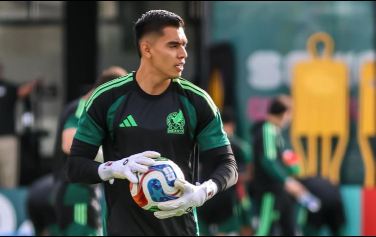 Además de las atajadas, Rangel también destaca en su juego con los pies. EL INFORMADOR / A.NAVARRO