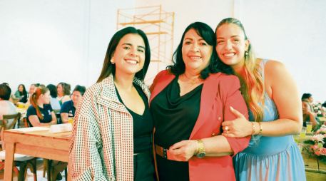 Isaura Amador, coordinadora general de Cercanía Ciudadana de Zapopan, encabezó un encuentro con 243 mujeres que participan del programa Todas de Cerca, dirigido por Tania Ponce. ESPECIAL