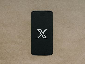 Usuarios de X reportaron la caída de la red social este lunes 22 de junio. UNSPLASH / K. SIKKEMA