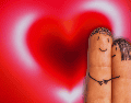 Las señales más evidentes incluyen regalos costosos e innecesarios desde el primer día, o declaraciones de amor profundo a las pocas horas. ESPECIAL / CANVA