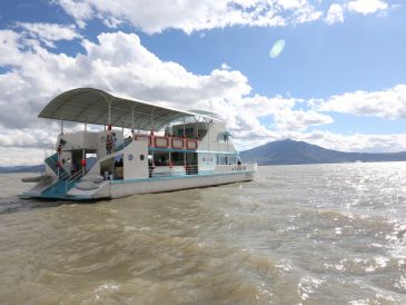 Con las lluvias, a miles de tapatíos se les antoja ir a Chapala como parte de sus paseos dominicales. EL INFORMADOR/ARCHIVO