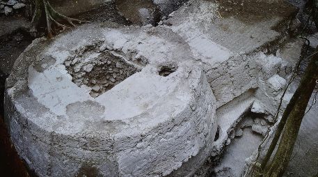 El descubrimiento de un punzón de espina de raya junto a los restos de un hombre de alto rango arroja luz sobre las prácticas de autosacrificio. EFE / M.Macz