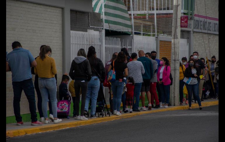Algunas escuelas modificaron sus horarios o, incluso, adelantaron el cierre del ciclo escolar debido a las altas temperaturas. SUN/ARCHIVO