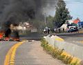 La protesta provocó largas filas de vehículos en un tramo carretero de Guanajuato. ESPECIAL