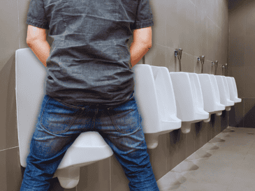 En el caso específico de los hombres, la glándula prostática tiene una influencia crucial; una inflamación severa, conocida médicamente como prostatitis, genera un dolor intenso y persistente durante cada micción. ESPECIAL / CANVA