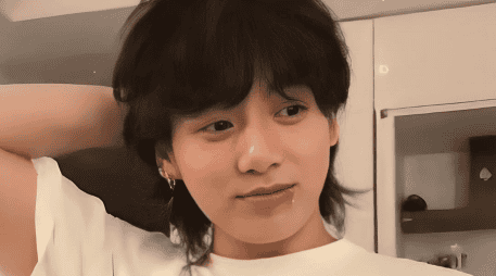 Logró acceder al interior de la propiedad aprovechando que una puerta lateral permanecía abierta durante la entrada y salida de un repartidor. INSTAGRAM / @jeonjungkook