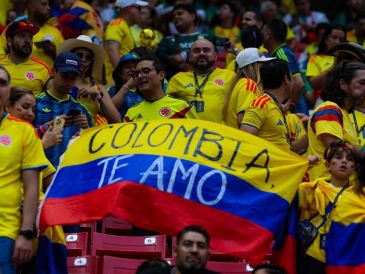 Entre cánticos, lluvia, emoción y un gol liberador, los seguidores cafeteros firmaron una noche de hermandad y futbol en Guadalajara. EL INFORMADOR/ J. ACOSTA.