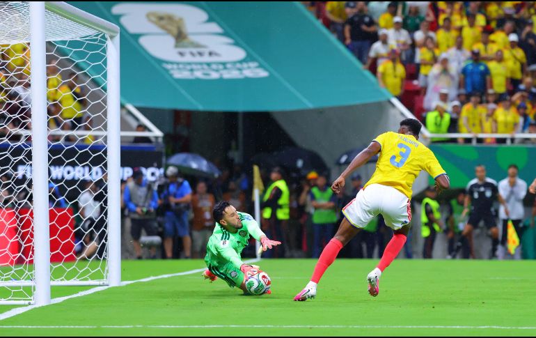 El arquero Camilo Vargas se erigió como la gran figura en la ciudad donde juega, con el Atlas. Sus atajadas en Guadalajara mantuvieron el cero en su portería, permitiendo que el gol de Daniel Muñoz al minuto 76 sellara la victoria de Colombia por 1-0 ante RD Congo. IMAGO7
