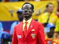 "Lumumba Vea" se robó las miradas de los asistentes en el Estadio Guadalajara. Este aficionado congoleño tiene una tradición única: permanece completamente inmóvil durante los partidos, con el brazo en alto, emulando a la estatua de Patrice Lumumba, héroe de la independencia de su país. EL INFORMADOR / A. Navarro